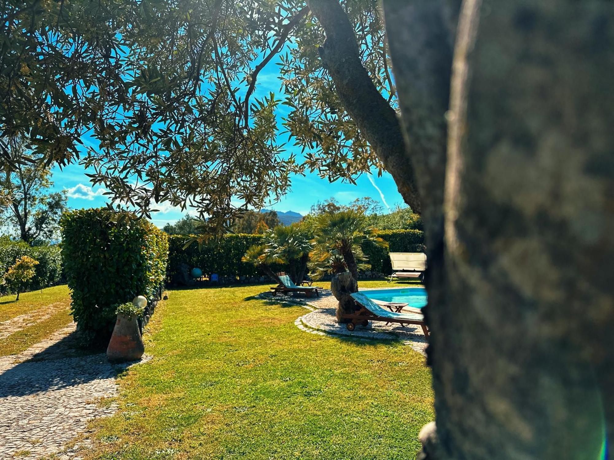 Villa Niloan Olbia Bagian luar foto