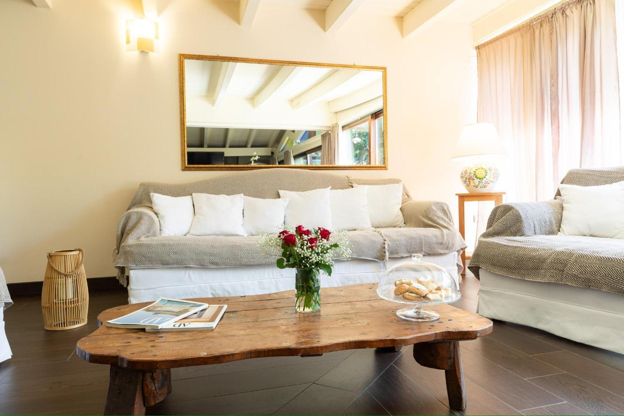 Villa Niloan Olbia Bagian luar foto